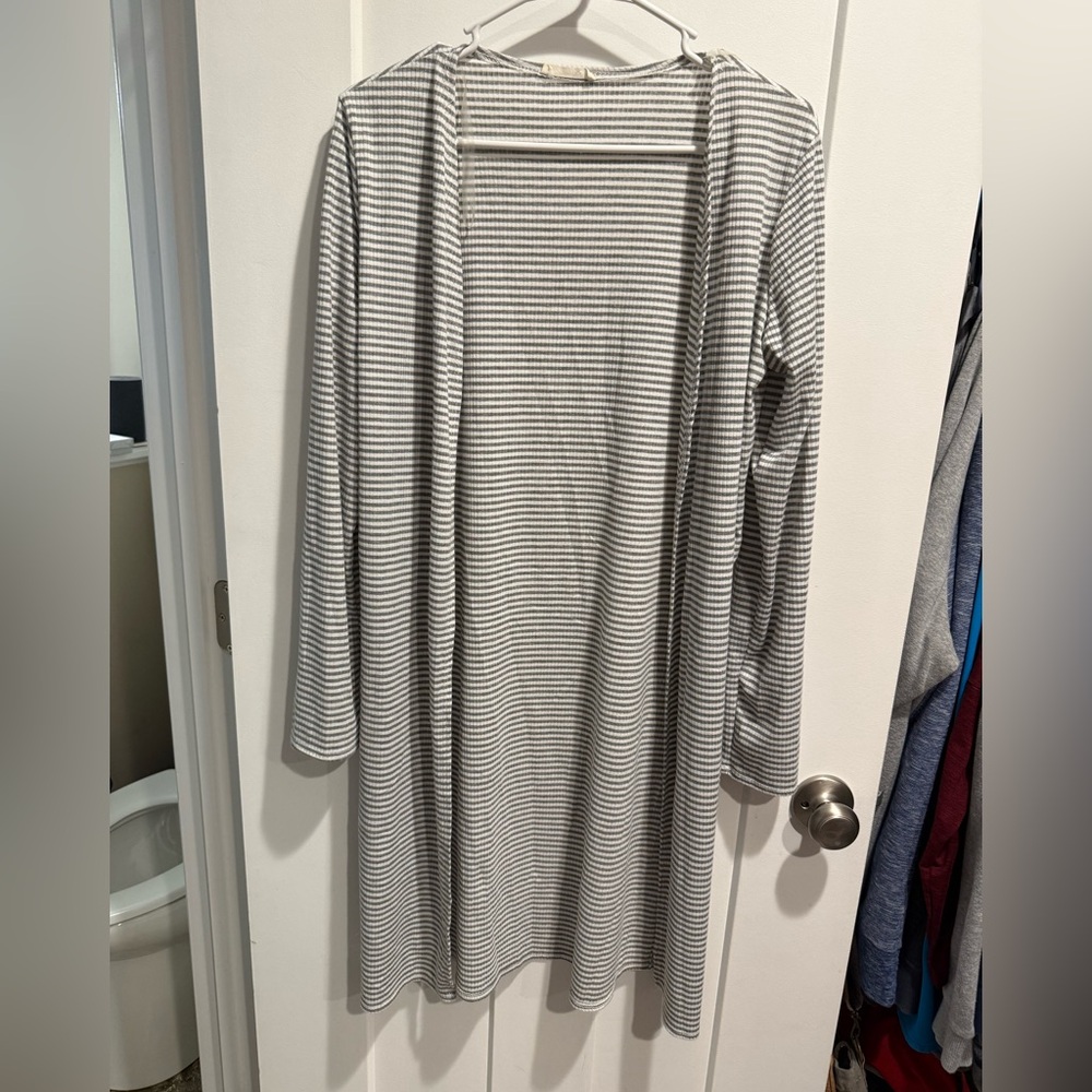 Olivia Rae Gray and White Cardigan women’s medium